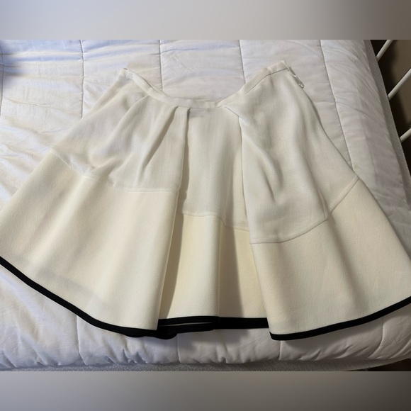 Isabel Marant two material white skirt with black trim. - Picture 2 of 6